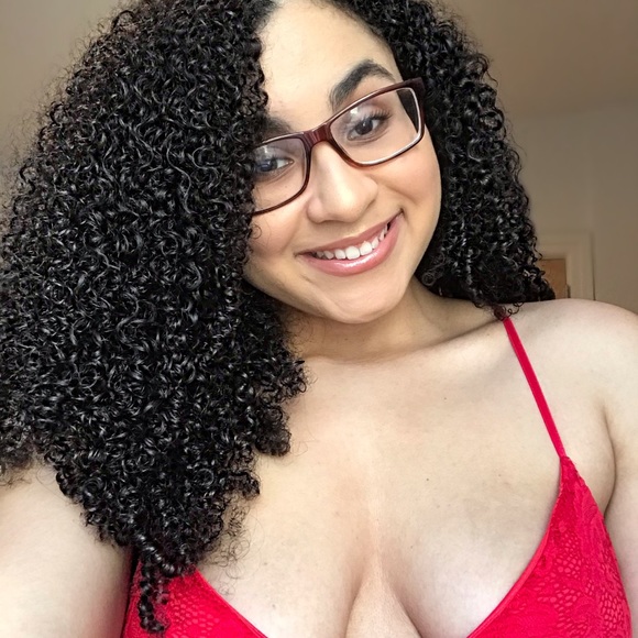 Meet your Posher, Alexis - Picture 1 of 5